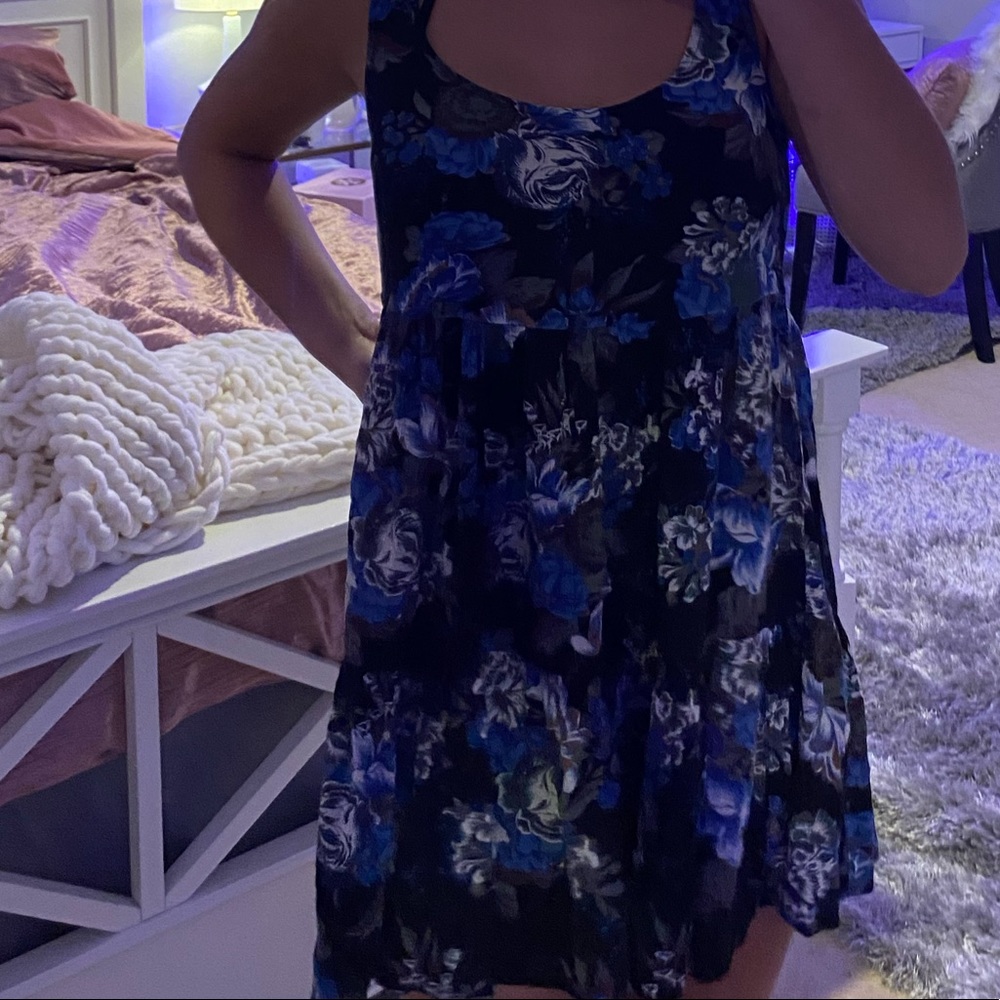 Dress - Picture 2 of 3